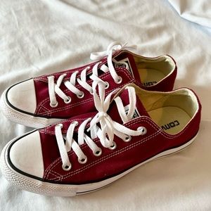Garnet Converse All Stars Lowtops